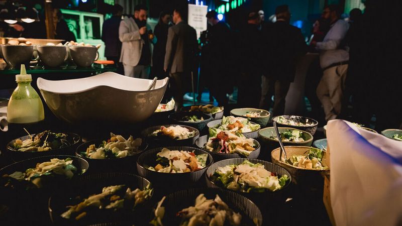Nach der Preisverleihung sorgte das Team von Markus Grein Catering für das leibliche Wohl. (Bild: Foto: Stefan Bausewein)