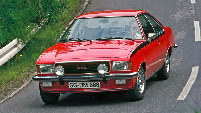 Beim Fahren auf Alltagsstraßen gab sich das feurige Vorzeigeobjekt der neuen Rüsselsheimer Mittelklasse-Generation ebenfalls keine Blöße. (Opel)