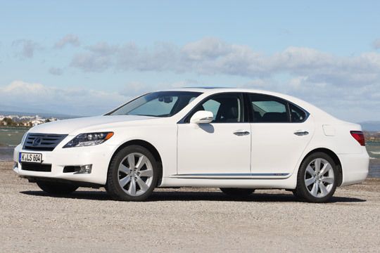 ...sowie das Flaggschiff LS 600 h. (Archiv: Vogel Business Media)