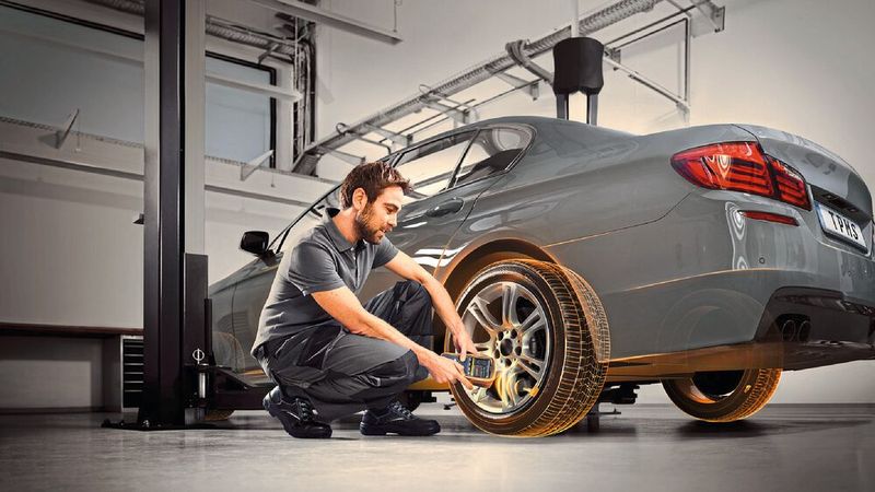 Mit einer prognostizierten Batterielebensdauer von sieben bis zehn Jahren kommen demnächst die ersten Reifendruck-Kontrollsensoren an ihre „Haltbarkeitsgrenze“ – was den Ersatzbedarf in die Höhe schnellen lassen dürfte. (Bild:  dd)