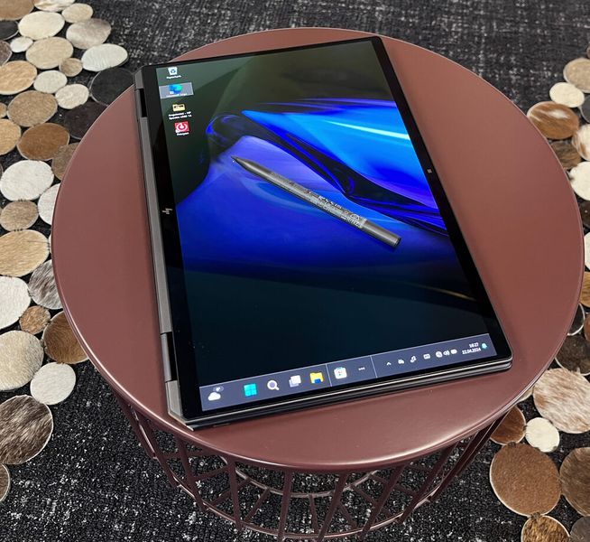 ... oder als Tablet. Der Stift mit 4.096 Druckstufen und Neigungserkennung gehört zum Lieferumfang. (Bild: Vogel IT-Medien)