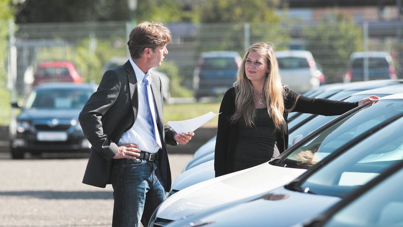 Sobald die Pandemie im Griff ist und die Beschränkungen aufgehoben sind, wird sich die Wirtschaft durch Nachholkäufe erholen, glauben die Wirtschaftsforschungsinstitute.(Bild:  Promotor/Volz)