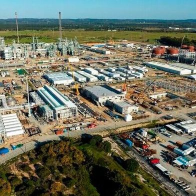 Para la planta de hidrógeno de 100 MW de la primera fase del proyecto, Siemens está implementando su gama de soluciones de software para el sector del hidrógeno, lo que permite unas operaciones más inteligentes y optimiza el valor de la planta. (Fuente:Siemens)