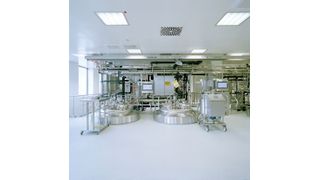Abb. 1:  Produktionsbereich mit dem oberen Teil der Fermentatoren (HWP Planungsgesellschaft mbH, Peter Horn)