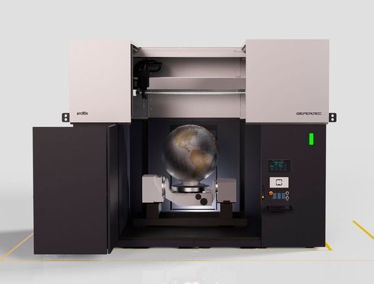 This is what the latest generation of Arc machines from Gefertec looks like. The systems now offer a build space of 2 × 2 × 2 meters and come with more functions for the user. Comprehensive service is intended to facilitate entry into Wire Arc Additive Manufacturing.(Image: Gefertec)