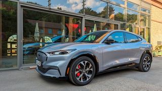 Spieglein, Spieglein an der Wand, was ist das schönste SUV-Coupé im Land? Der Ford Mustang Mach-E hätte gute Chancen. (Bild: Rosenow – VCG)