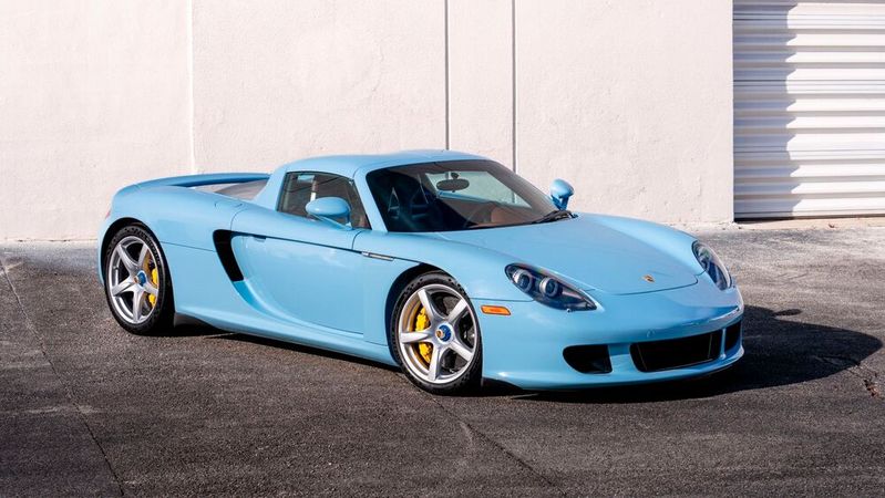 Youngtimer mit Rekordergebnis: Dieser Gulf-blaue Porsche Carrera GT erzielt auf einer Auktion 6,7 Millionen US-Dollar-(Bild:  Broad Arrow)