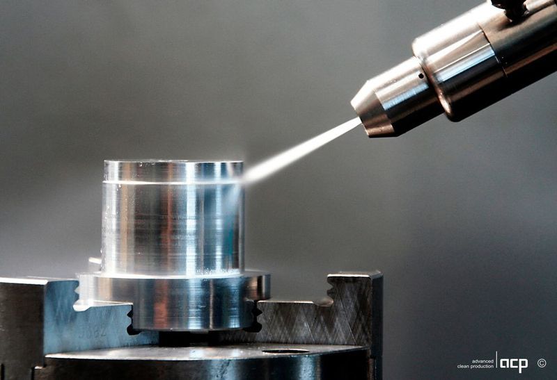 Auch vor dem Laserschweißen lässt sich mittels CO2-Schneestrahlen die nötige Bauteilsauberkeit erzielen. (ACP Advanced Cleaning Production)