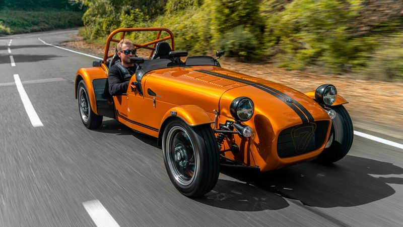 Der neue Seven 170 von Caterham wiegt weniger als der Vorgänger 160, zugleich bietet der kleine Dreizylinder ein paar PS mehr.(Bild:  Caterham)