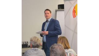 Referent Tobias Kolesnyk während eines Kompaktseminars. (Repanet)