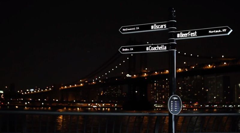 Dank der 16.000 LEDs lässt sich das Wegweiser-System auch nachts gut ablesen (Bild: Breakfast)