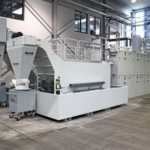 Die Knoll Zentralanlage ist zunächst für die KSS-Versorgung von drei Serienschleifanlagen ausgelegt. Im Bedarfsfall kann die Filterleistung noch erweitert werden. (Bild: Knoll)