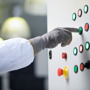 (Schneider Electric)