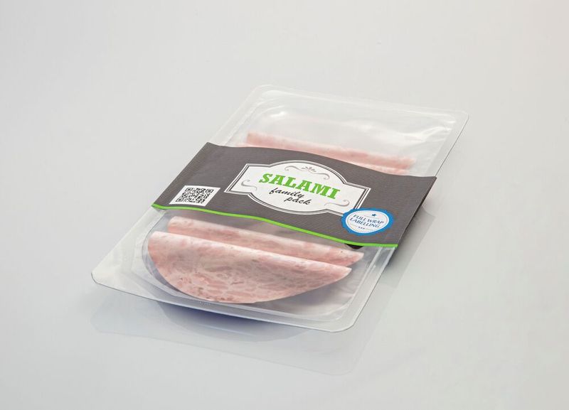 Auf der Messe zeigt Multivac u.a. eine Linie für das Tiefziehverpacken von Aufschnittware, die eine Tiefziehverpackungsmaschine R 245 und einen Hochleistungs-Slicer S 1600 umfasst. Der Hochleistungs-Slicer ist mit einer vollautomatischen Produktzentralbeladung ausgerüstet und ermöglicht eine hohe Schnittgeschwindigkeit mit bis zu 1600 hochpräzisen Schnitten pro Minute. Der Hersteller gibt an, dass die Portioniereinheit der Maschine nahezu jede Portionieraufgabe lösen kann – von der präzisen Ablage der Wurst-, Schinken- und Käsescheiben in Schindeln, geraden oder versetzten Stapeln über das Schindeln von Hauchschnitt bis hin zum Scheibenfalten. IFFA: Halle 11.1, Stand C11 (Bild: Multivac)