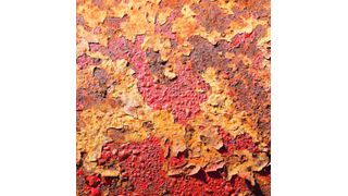 Das soll künftig nicht mehr passieren: Eine umweltverträgliche Kunststoffschicht, die vor Korrosion schützt und sich selbst heilt, soll Rost verhindern.  (gemeinfrei)