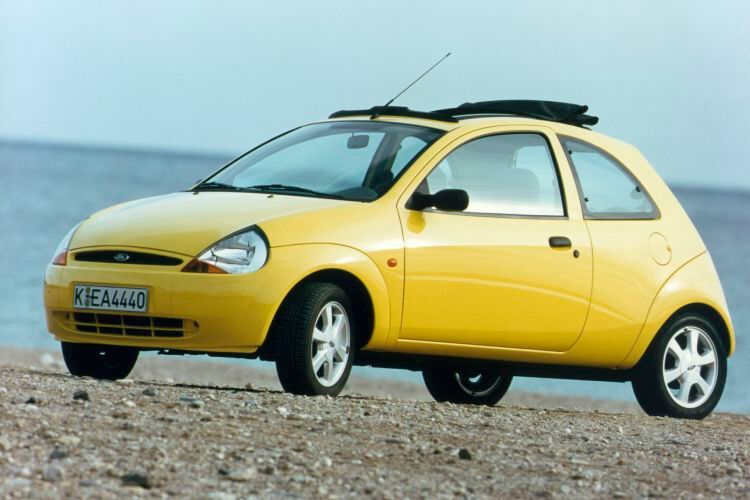 Zwar brauchen die ersten Exemplare noch sechs Jahre, bis sie ein H-Kennzeichen tragen können. Aber so ein Ka der ersten Generation ist ein nettes Wägelchen. Auf jeden Fall eines, das positiv auffällt und gefällt – was man von den Nachfolgegenerationen nicht behaupten kann. Ein Riesenproblem habe jedoch fast alle ersten Ka: Rost in Hülle und Fülle. Also Augen auf beim Kauf! (Bild: Ford AG)