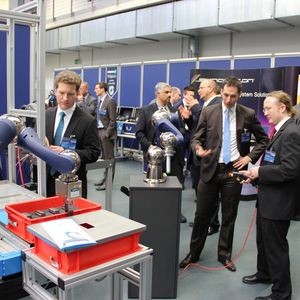 In der begleitenden Ausstellung zu den Expert Days konnten die Teilnehmer die Roboter in Aktion erleben.