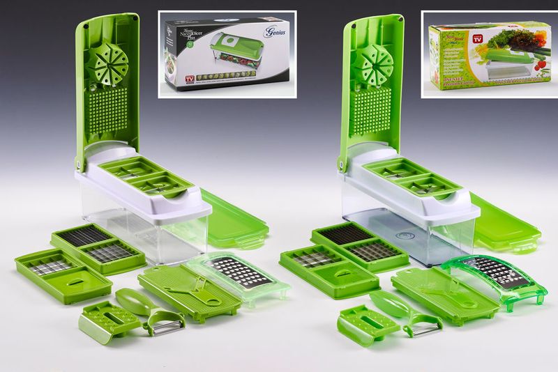 Der erste Preis geht an das Küchen-Schneidgerät „Nicer Dicer Plus“. Das Original (links) stammt von Genius aus Deutschland, die Fälschung (rechts) von Pingyang County Leyi Gift Co aus China. Der Fälscher kopiert unzählige Genius-Produkte – jeweils inklusive der Marke „Genius“ und dem jeweiligen Produktnamen - und bewirbt diese Online, auf Messen, auf Märkten und per Katalog. Die Schneidklingen der Fälschung sind stumpf und brechen leicht, der verwendete Kunststoff enthält gesundheitsschädliche Substanzen. (Bild: Aktion Plagiarius e.V.)