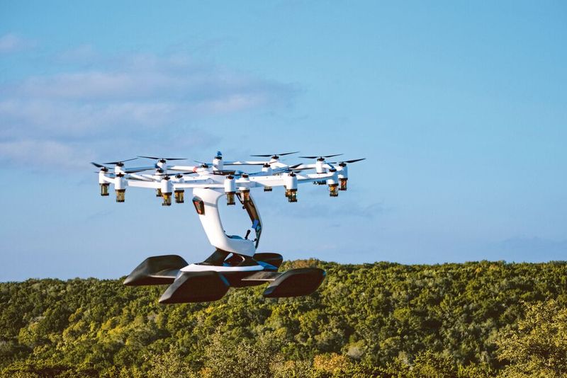 Lift Aircraft will Menschen ohne besondere Vorkenntnisse das Fliegen ermöglichen. Dazu wird seine Passagierdrohne weitgehend über ein Autopilotsystem gesteuert. (Bild: Lift Aircraft)