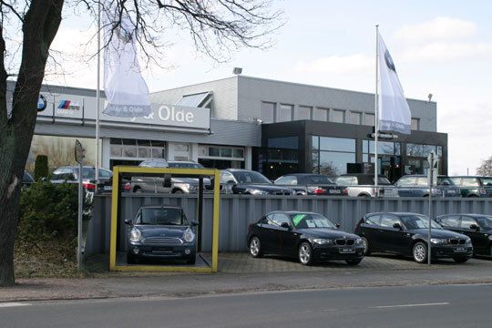 Ein Blickfang, der nicht zu übersehen ist: Mini im Glaskasten. (Archiv: Vogel Business Media)
