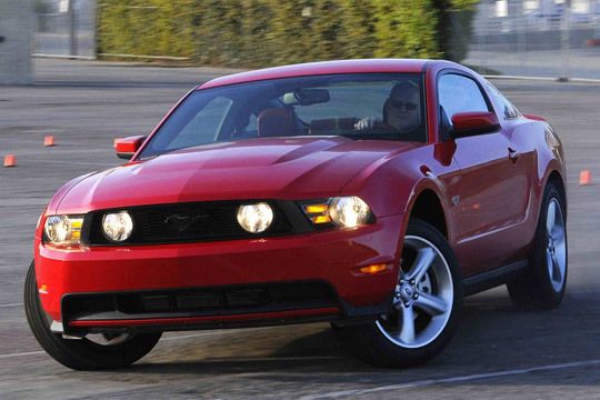 2004 brachte Ford eine vom Design her an den Ur-Mustang angelehnte neue Generation. (Archiv: Vogel Business Media)