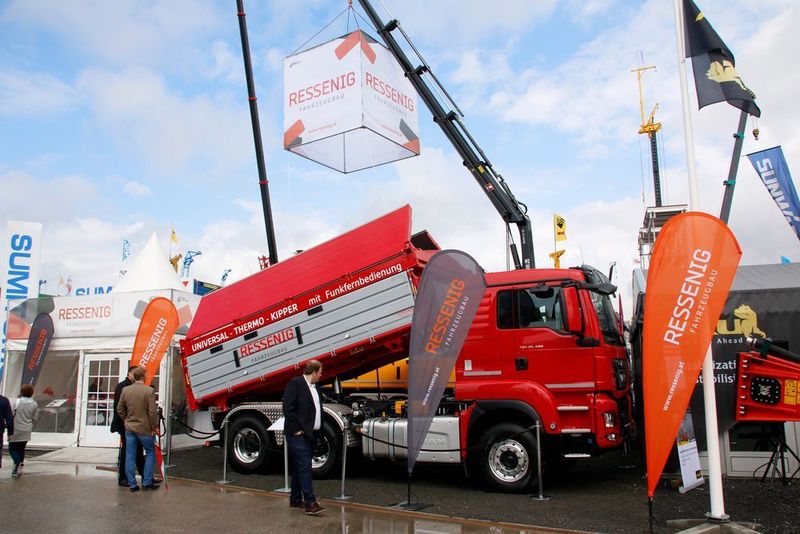 Beinahe ein Besucher pro Quadratmenter: 575.000 Quadratmeter, 3.421 Aussteller und 535.065 Besucher (Stand 2013) (Richter/konstruktionspraxis)