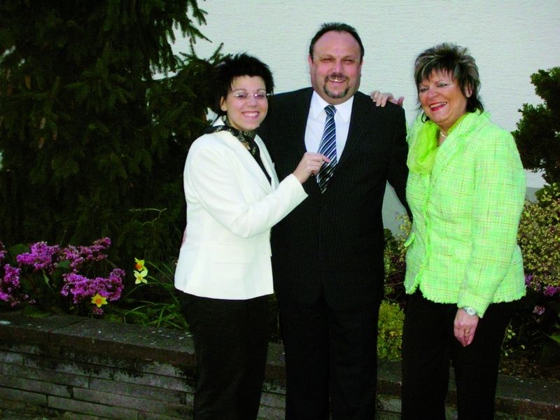 Martina Stoppanski mit Vater Rolf und Mutter Margarete, die im August 2007 verstarb. (Archiv: Vogel Business Media)