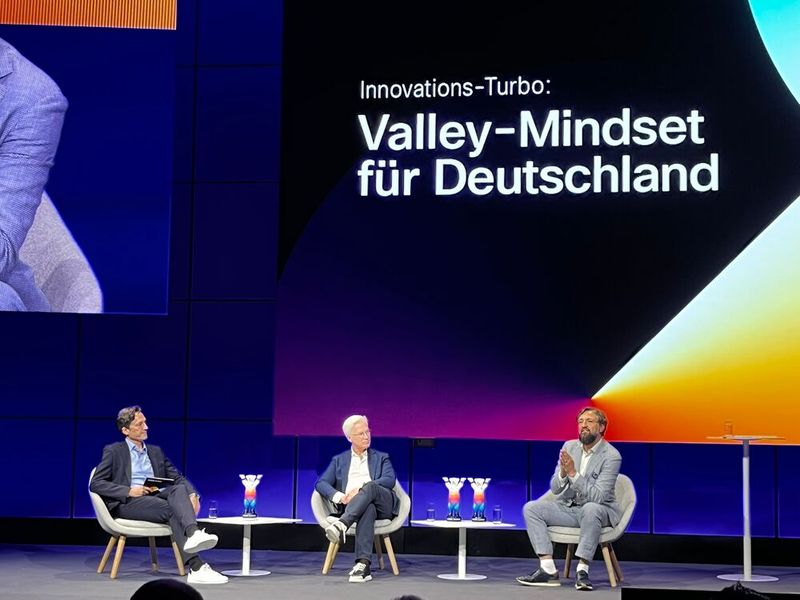 Was können wir uns in Deutschland von den Amerikanern abschauen? Darüber sprachen Uwe Peter, Markus Koch und Oliver Tuszik. (Bild: Vogel IT-Medien)