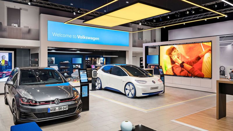 Viele Pkw-Halter wollen sich mit dem Umstieg auf ein E-Auto Zeit lassen. Das geht aus dem DAT-Report 2024 hervor.(Bild:  Volkswagen AG)