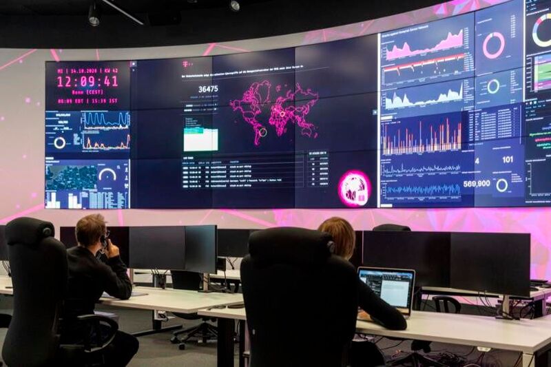 Im SOC in Bonn evaluieren Experten und Algorithmen rund um die Uhr potenzielle Cyber-Bedrohungen.
