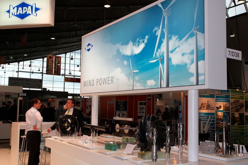 Und weiter geht der Rundgang durch die Hallen der Composites Europe 2015... (Bild: Königsreuther)