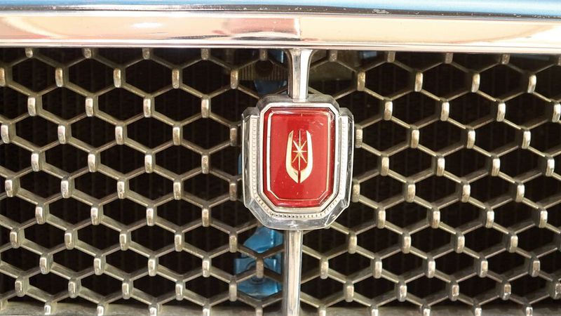 ..trug stolz sein eigenes Emblem im Kühlergrill. (Bild: Dominsky – »kfz-betrieb« )