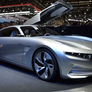 Auf dem Genfer Salon 2018 präsentierte Pininfarina den HK GT. Das Konzept eines Elektroautos ist in Zusammenarbeit mit der Hybrid Kinetic Group aus China entstanden. Der Motor leistet über 1.000 PS und soll für eine Spitzengeschwindigkeit von 350 km/h reichen.(Bild:  Schreiner/»kfz-betrieb«)