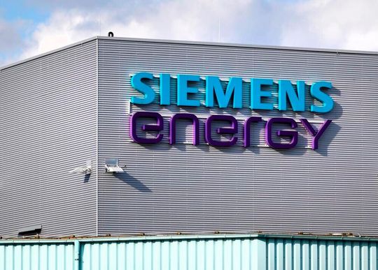 Siemens Energy schwimmt auf einer Erfolgswelle und kann sich über Rekordergebnisse freuen. Getragen wird das Ganze durch energieintensive Rechenzentren wegen der künstlichen Intelligenz. Auch Gamesa gesunde zusehends ...(Bild:  Siemens Energy)