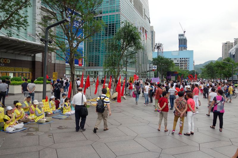 Vor dem 101 Gebäude wird die Aufmerksamkeit auch gerne für Proteste genutzt. (Bild: IT-BUSINESS)