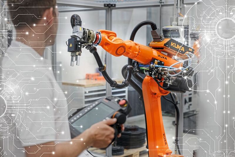 Roboter entwickeln sich von programmierbaren Maschinen zu intelligenten Kollaborateuren, die lernen, sich anpassen und sicher Seite an Seite  mit Menschen arbeiten können. (Bild: Kuka)