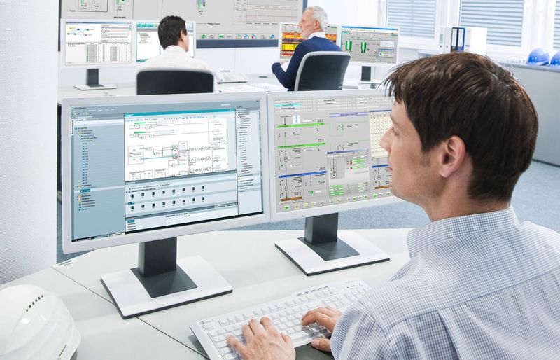 Mit Simit 9 können Automatisierungsfunktionen vor einer realen Inbetriebnahme
einer Anlage per Echtzeitsimulation und Emulation umfassend auf Entwicklungs- und
Funktionsmängel überprüft und optimiert werden. (Bild: Siemens)