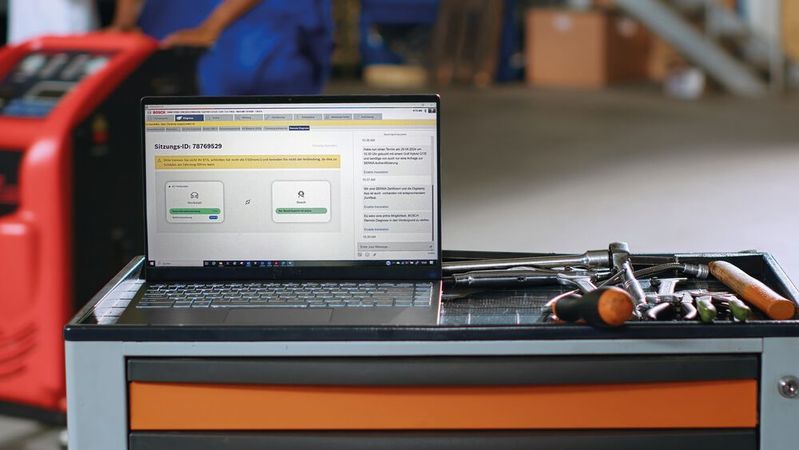 Deutlich einfacher, als manch einer vermutet: eine Remote-Diagnosearbeit an einer diebstahl-/sicherheitsrelevanten Fahrzeugkomponente mithilfe einer SERMA-Authentifizierung.(Bilder:  © DC Studio - stock.adobe.com; Dominsky – VCG)
