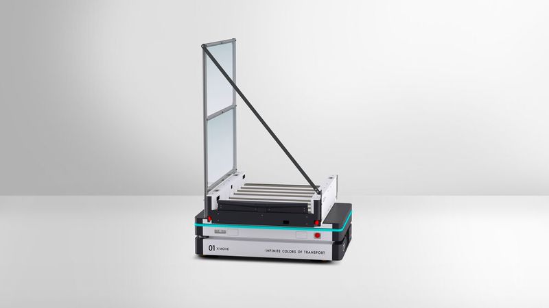 Mit den FTS X Move 1200 gewinnt das Pharmaunternehmen mehr Flexibilität und Transparenz im Materialfluss. Die FTF von EK Robotics übernehmen jetzt den Transport von Paletten zwischen 22 Förderstationen, wobei auch heikle Kühltransporte mit dabei sind. (Bild: EK Robotics)