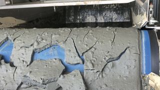 Der Vakuumbandfilter von Leiblein ermöglicht eine bessere Entwässerung des Filterkuchens. (Leiblein GmbH)