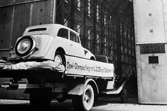 Opel transportierte zeitweise sogar Fahrzeuge mit dem Zeppelin. (Archiv: Vogel Business Media)