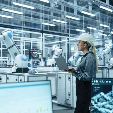 Wie Menschen und KI-Systeme zusammenarbeiten, wird maßgeblich den Erfolg eines Unternehmens bestimmen. (Bild: © Gorodenkoff - stock.adobe.com)