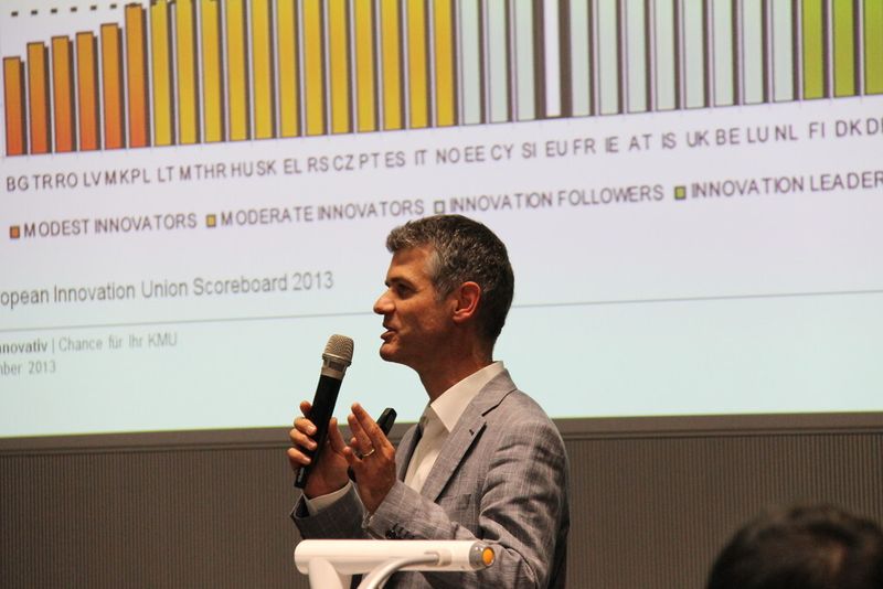 Dr. Martin A. Bopp, Geschäftsführer HTZ Aargau bei seinem Referat über die Möglichkeiten zur Innovationsförderung bei KMUs. (Bild. Virtuelle Fabrik)