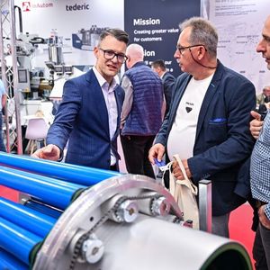 Live machinery demos and international partnerships shape the agenda at Plastpol’s milestone edition.(Source:  Michał Stańczyk/ Targi Kielce)