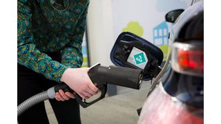 Mehrere Verbände fordern einen Mindestanteil für E-Fuels und Wasserstoff für alle Verkehrsbereiche. (Bild: James Cannon/Shell)