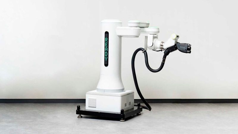 Um Unfällen vorzubeugen, haben die Ingenieure eine Schutzstange mit integriertem Lasersensor um den Roboter installiert. (Bild: Hyundai Motor Group)