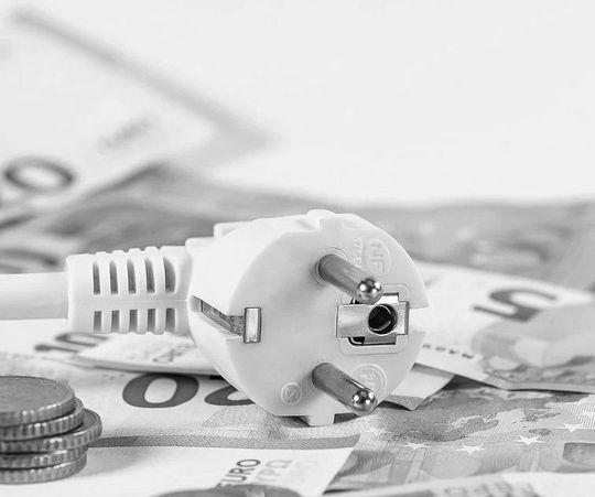 In Sachen Energiepreisentwicklung geht es in Deutschland stetig nach oben. Und das, was der Iran-Krieg noch „zu bieten hat“, ist noch nicht mal klar. Hier ein Statement plus Analyse der Vereinigung der Bayerischen Wirtschaft e. V. ...(Bild:  Enese)