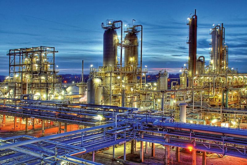 Dunkle Wolken ziehen über der Industrie auf: Die Energiekrise bedroht die Chlorchemie wie hier am Vynova-Standort Tessenderlo, Belgien. (Bild: Vynova)