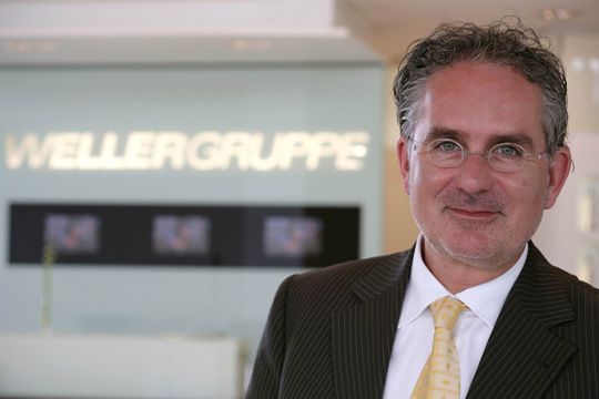 Burkhard Weller, Wellergruppe, Berlin: „In den ersten drei Monaten des Jahres konnten wird den Gebrauchtwagenabsatz gegenüber 2009 um elf Prozent, den Ertrag gar um 13 Prozent steigern. Und seit vier Wochen brummt zudem das Werkstattgeschäft, was jedoch nicht für die Nutzfahrzeugabteilung gilt.“ (Archiv: Vogel Business Media)