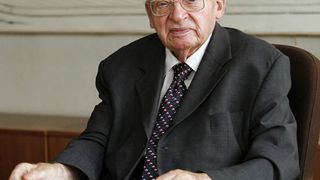 Carl Kaeser, Seniorchef der Kaeser Kompressoren GmbH in Coburg, ist am 8. Juli 2009 im 96. Lebensjahr verstorben. Bild: Kaeser (Archiv: Vogel Business Media)